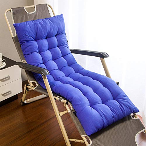 Langes, weiches, rutschfestes Strandkorbkissen.